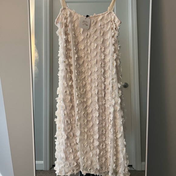 NWT Tricot Chic Flower Textured White/Cream/Gold Dress. Size 4 - Picture 3 of 5